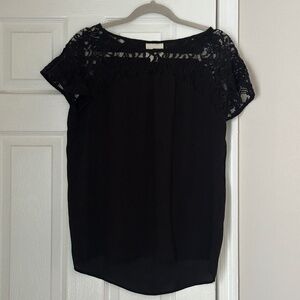 Women Maeve Anthropologie Black Blouse Lace Neck Detail Size Small Short Sleeve